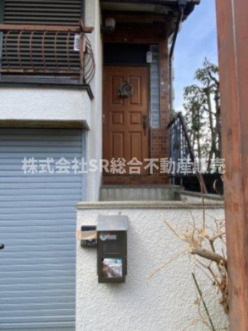 横小路町4丁目中古戸建の玄関|リフォームローンも合わせて住宅ローンに組み込む事ができます！
まずは、ご相談下さいませ！