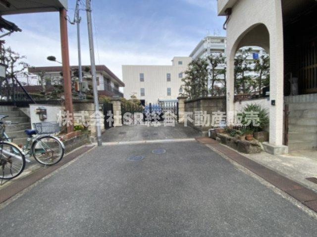横小路町4丁目中古戸建の前面道路含む現地写真|弊社は中古戸建のご紹介、その後のリフォームのご提案、
賃貸物件のご紹介、すべてご対応可能です。
お客様にあったプランをご提案致します。
まずはお問合せ下さいませ。