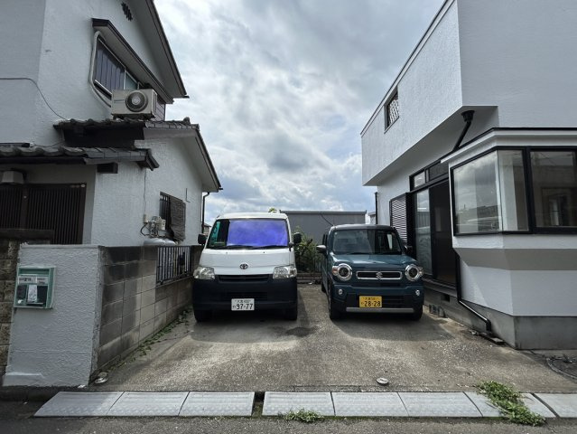 川越市山田　4LDK+カースペース2台付き　中古戸建の駐車場