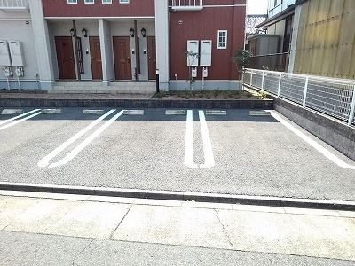 ミレフィオーリの駐車場|車をお持ちの方に嬉しい駐車場付きの物件です
