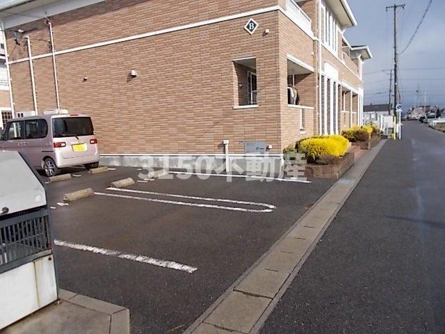 カルム　ハーネス　Ｂ棟の駐車場