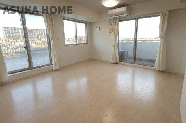 Ｄ′クラディア瀬谷の居間・リビング|ゆとりのあるダイニングスペースになっているので大きなテーブルで囲む食事の時間も楽しめそうですね♪