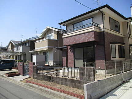廿日市市桜尾２丁目　中古一戸建ての前面道路含む現地写真