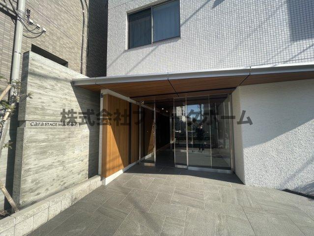 武蔵野市中町２丁目の賃貸マンションのエントランス