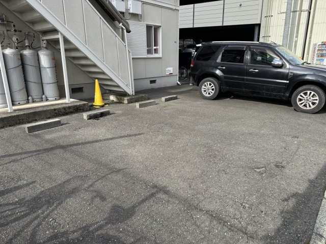 グロス・フォレの駐車場