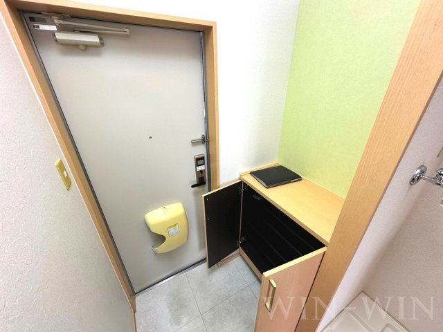 ライフイン・エスタの玄関