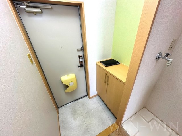 ライフイン・エスタの玄関