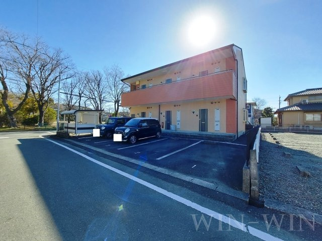 ライフイン・エスタの駐車場