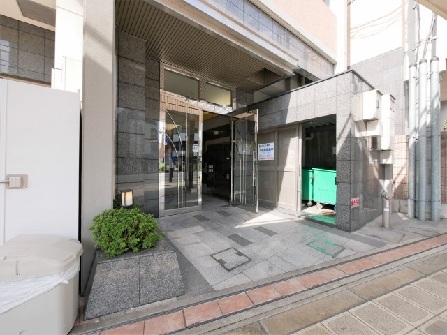 フロンティアタワー九条Ⅲのエントランス