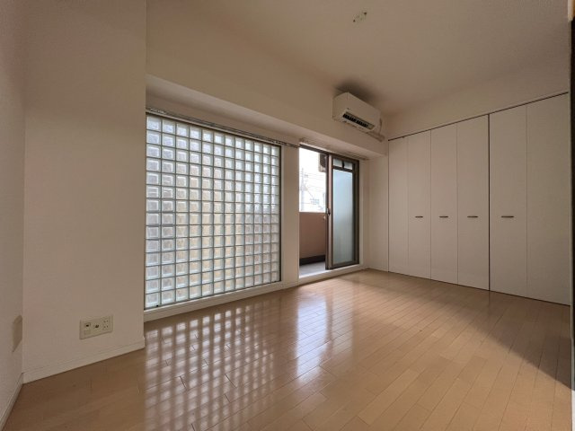 フロンティアタワー九条Ⅲの洋室