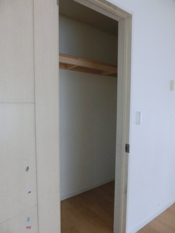 川越市的場　2LDK+カースペース付き　中古戸建の居間・リビング|収納