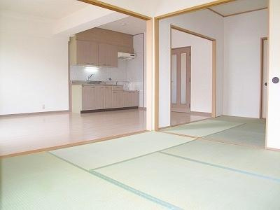 グランシャリオ南大橋の和室|和室２部屋☆広々収納が豊富。和を感じれる和室♪