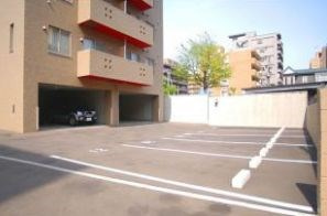 【駐車場】ＡＬＬＵＲＥ ＭＡＲＵＹＡＭＡ 