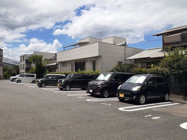 プリマヴェーラの駐車場