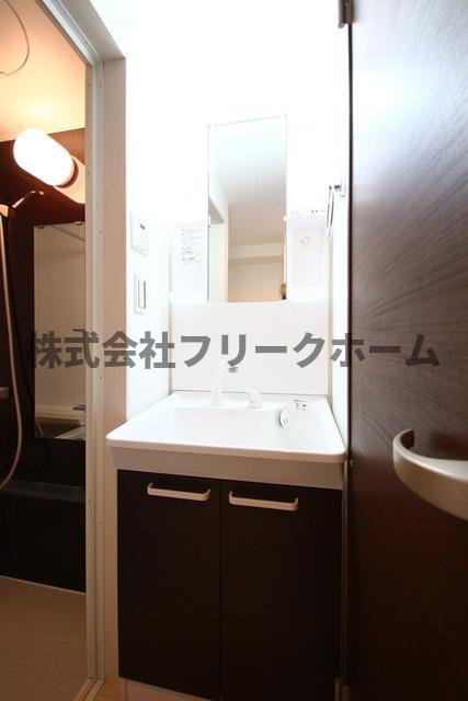 小金井市本町５丁目のアパートの洗面所