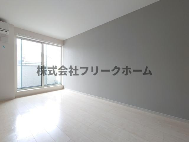 小金井市本町５丁目のアパートの居間・リビング