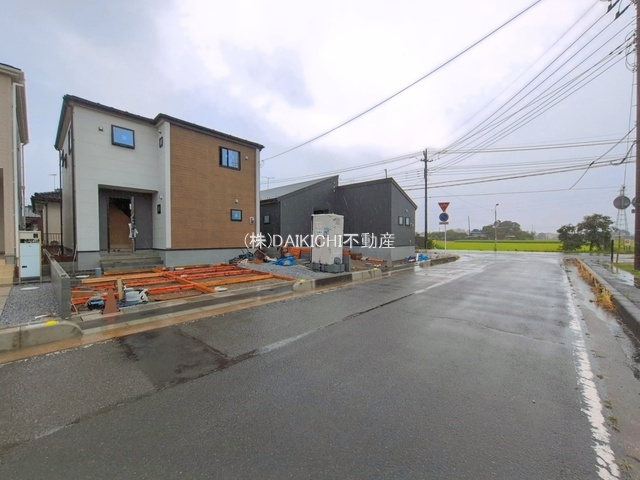 【前面道路含む現地写真】 | 加須市三俣1丁目　Livele Garden.S　新築戸建　全5棟　2号棟