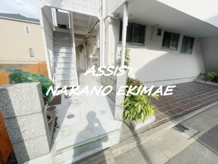 西山アパートのエントランス