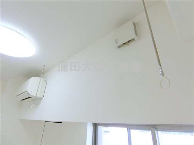 スカイコートパレス蒲田の設備|エアコン　取外し可能な室内物干し　通気口