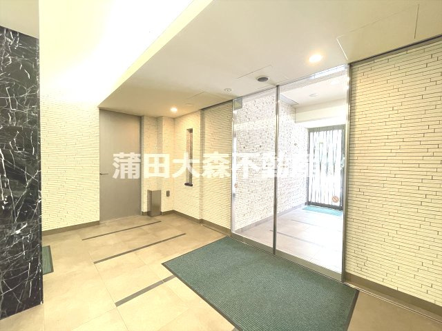 スカイコートパレス蒲田のエントランス