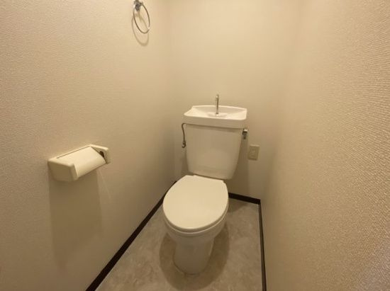 ポートシティ高木Ⅱのトイレ|落ち着いた色調のトイレです