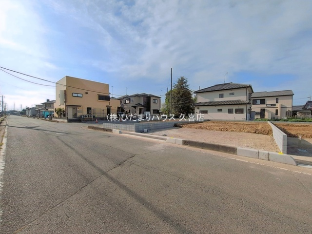 加須市三俣1丁目　新築一戸建て　04　リーブルガーデンの前面道路含む現地写真|2026/4/6　撮影