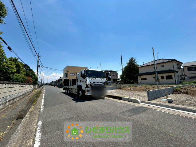 加須市三俣1丁目　新築一戸建て　04　リーブルガーデンの前面道路含む現地写真|2026/05/14　撮影