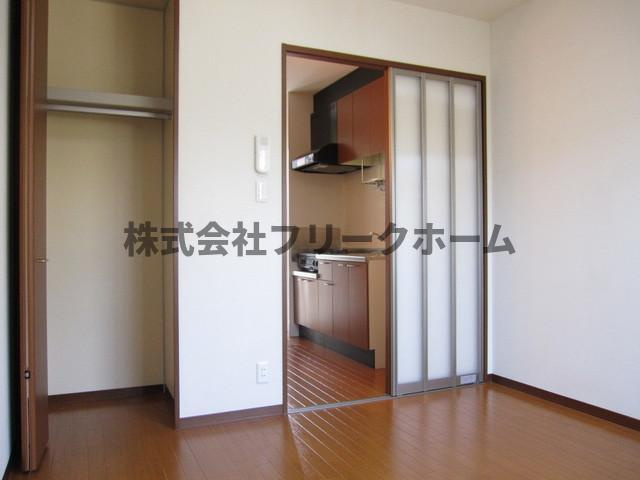 武蔵野市吉祥寺南町１丁目のアパートの居間・リビング