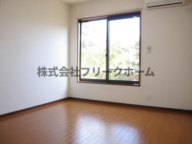 武蔵野市吉祥寺南町１丁目のアパートの居間・リビング