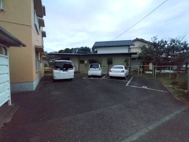 ガーデンハイム綱島の駐車場
