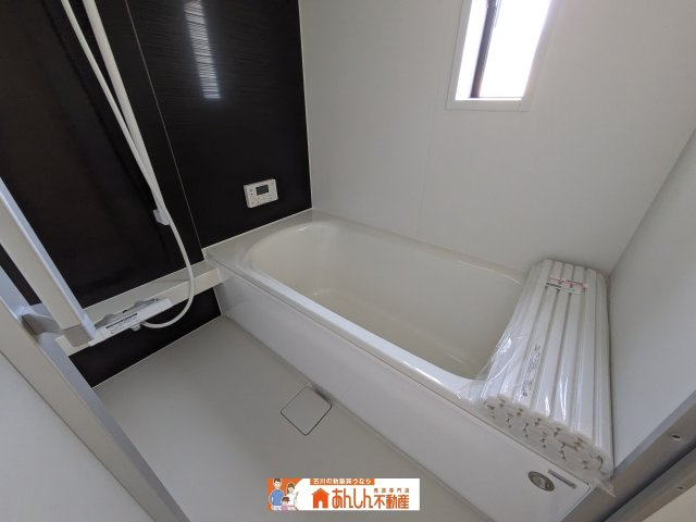  | 【月々６ 万 円 台～・おまとめ不要】古川穂波全2棟　2号棟 | 同仕様写真
冬も寒くないポカポカの最新お風呂♪
浴室乾燥機付きで、アパートの『カビ・結露』の悩みも解消します！