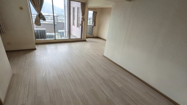タワーズイーストの居間・リビング