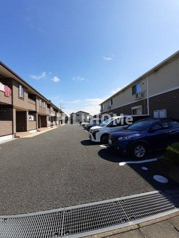 ラウレアⅡの駐車場|当社、チルホームのHPもご覧ください(^^)/物件情報多数♪
