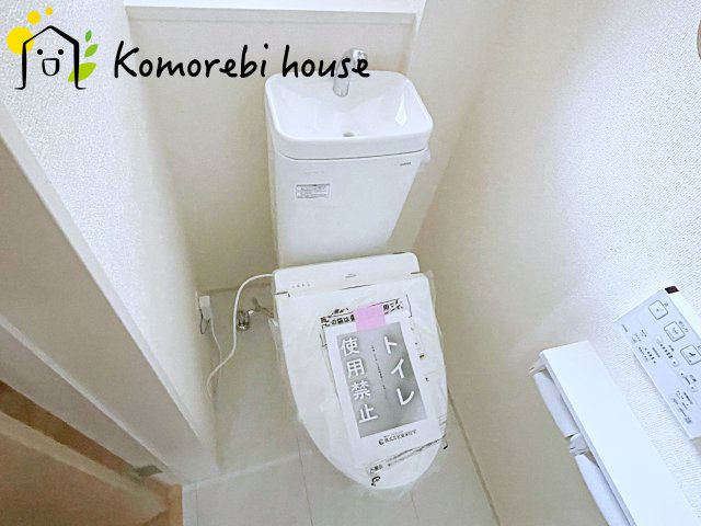 さいたま市北区大成町４丁目　新築一戸建て　ブルーミングガーデン　01のトイレ|落ち着いたトイレです