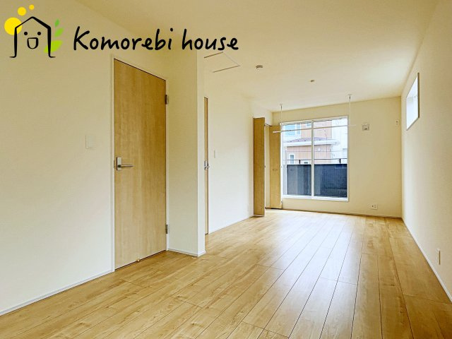 さいたま市北区大成町４丁目　新築一戸建て　ブルーミングガーデン　01の寝室|広くて明るい寝室