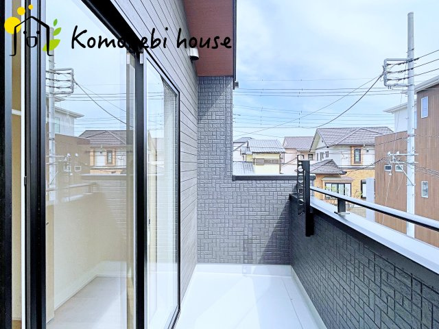 さいたま市北区大成町４丁目　新築一戸建て　ブルーミングガーデン　01のバルコニー|開放的で明るい空間を演出してくれるバルコニーです