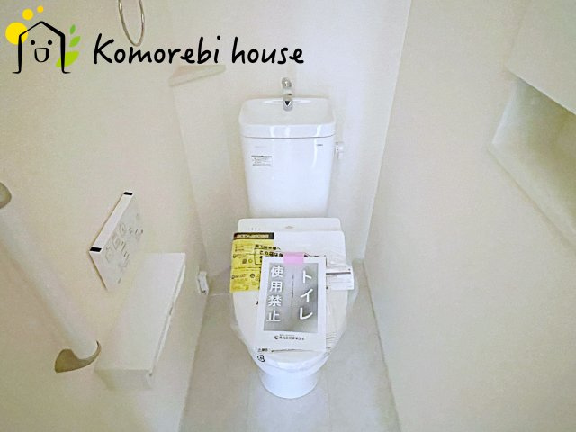 さいたま市北区大成町４丁目　新築一戸建て　ブルーミングガーデン　01のトイレ|シンプルで使いやすいトイレです