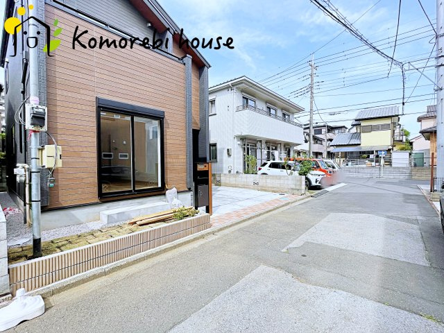 さいたま市北区大成町４丁目　新築一戸建て　ブルーミングガーデン　01の前面道路含む現地写真|前面道路含む現地写真です