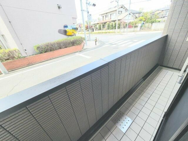 Ｐｉｎ　Ｔｏｕｊｏｕｒｓ（パン・トゥジュール）のバルコニー