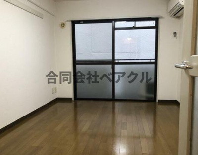 【居間・リビング】 | デトム・ワン御所南 | 出窓があります