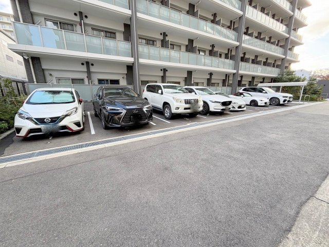 ファステート大阪マジョリティの駐車場