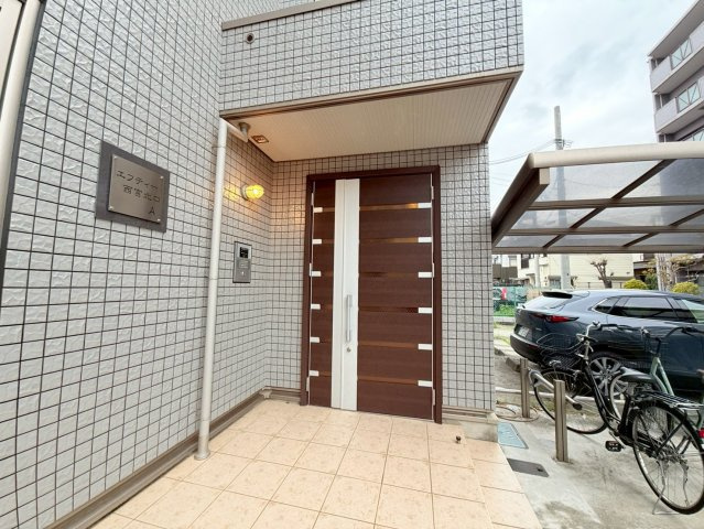エフティー西宮北口A棟のエントランス