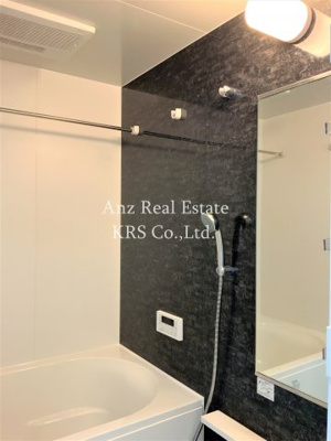 【浴室】 | ノーブルスクエア新町 | 雨の日も安心して洗濯物が干せます！追焚機能も付いています！