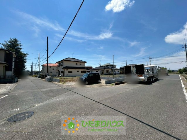 加須市三俣1丁目　新築一戸建て　05　リーブルガーデンの前面道路含む現地写真|2026/05/14　撮影