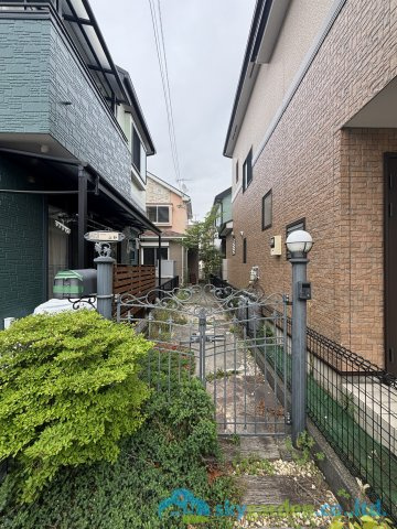 平塚市長持　中古戸建の玄関