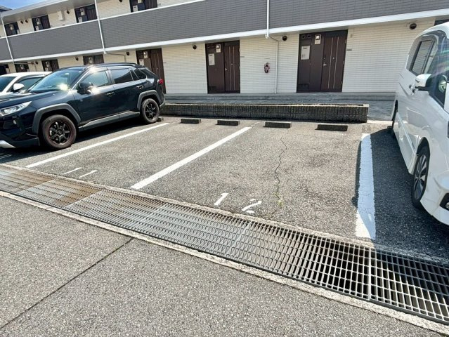 Uグレース飾磨の駐車場