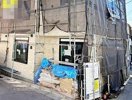 鎌倉市材木座３丁目のアパートのエントランス