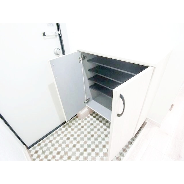 鎌倉市材木座３丁目のアパートの玄関