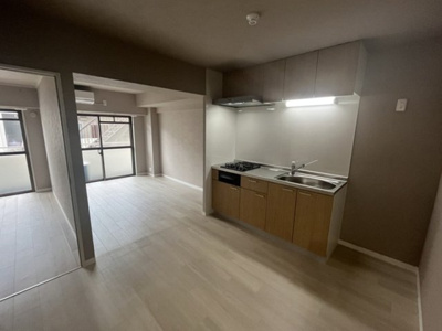 【居間・リビング】 | プラザサンアロー港南中央 | 使いやすい形の為、レイアウトを楽しめます♪
