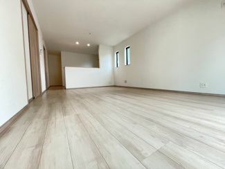 【居間・リビング】 | 緑溢れる玉川上水緑道至近！立川市砂川町6丁目　新築戸建【全2棟】